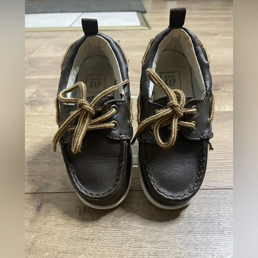 GAP Kids Moccasins in Brown and White